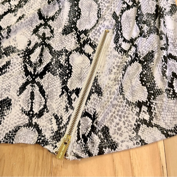 Snakeskin Python 3/4 Sleeve Top By Ellen Tracy - Picture 2 of 4